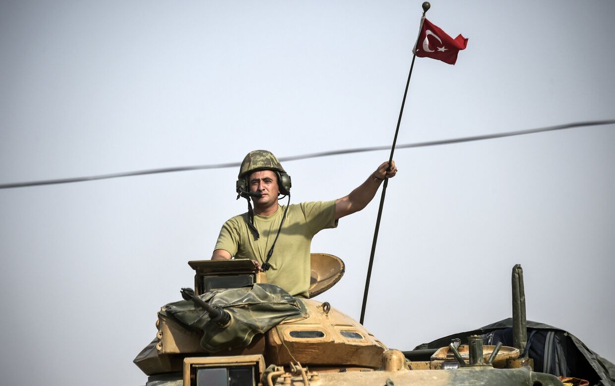 Турецкий солдат недалеко от границы с Сирией, 25 августа 2016