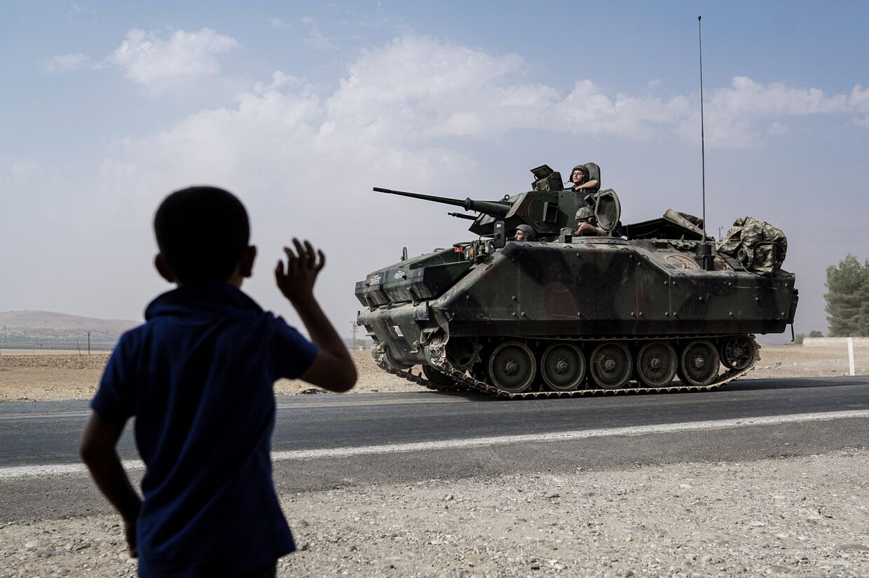 Турецкие танки направляются к сирийской границе
