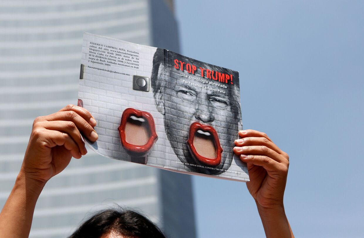 Акция протеста против визита Трампа в Мексику