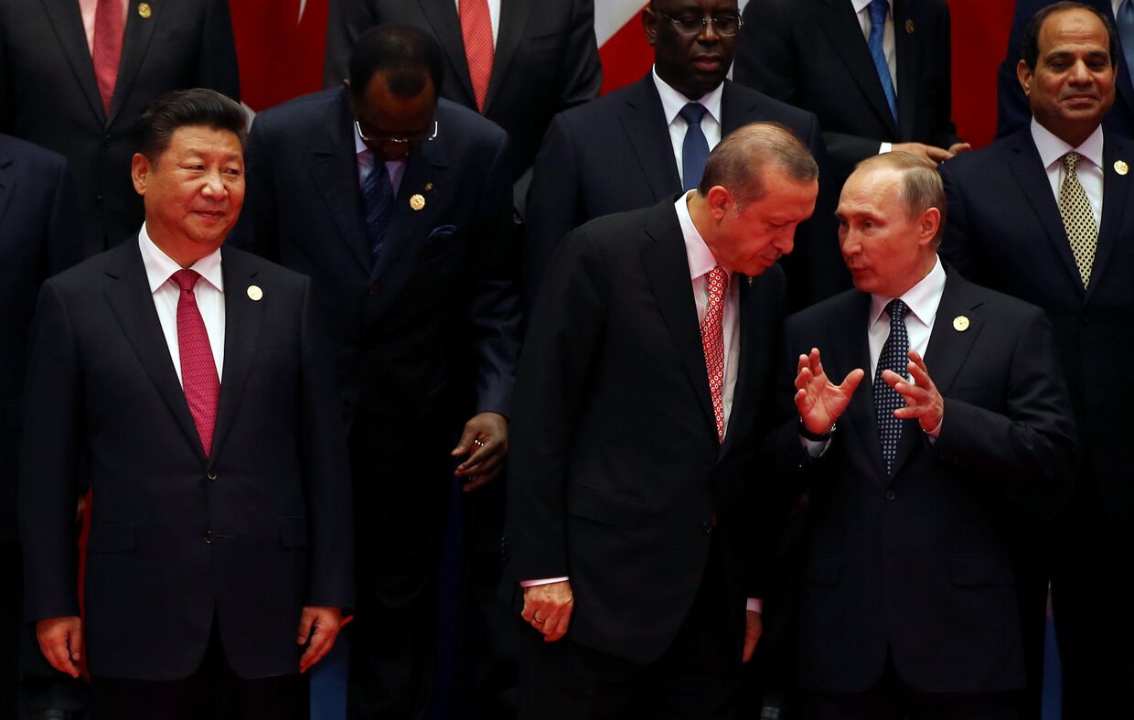 Председатель КНР Си Цзиньпин, президент России Владимир Путин и президент Турции Тайип Эрдоган