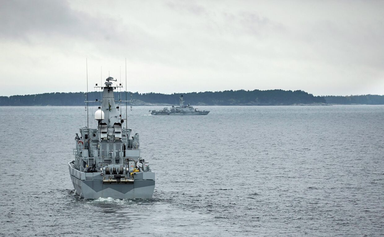 Шведский минный тральщик HMS KULLEN в водах Стокгольмского архипелага 19 октября 2014