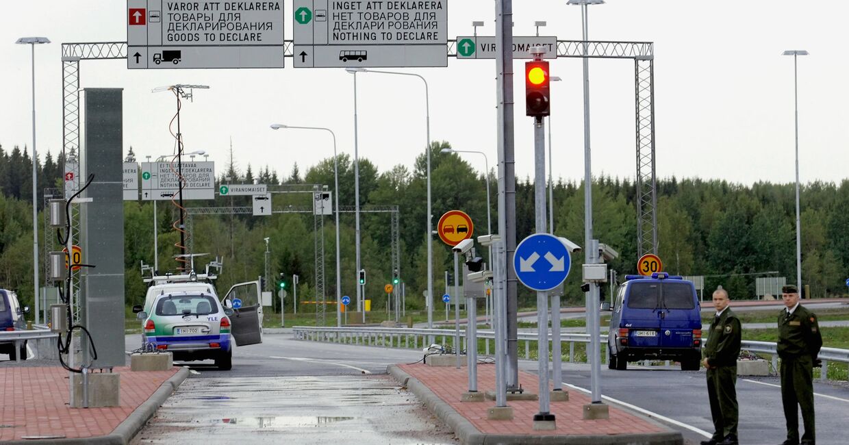 Финские пограничники на российско-финской границе