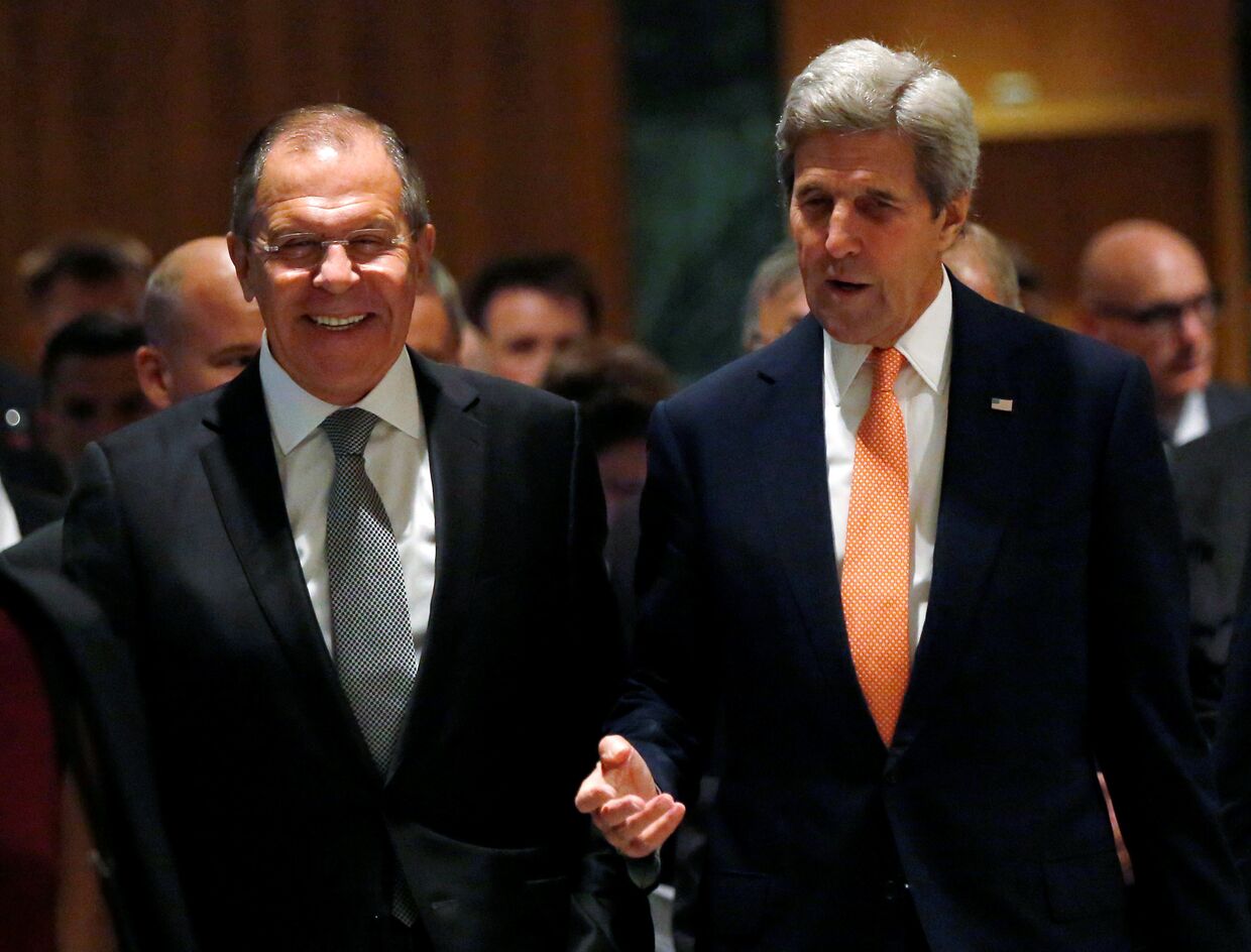 Глава МИД РФ Сергей Лавров и госсекретарь США Джон Керри на переговорах в Женеве