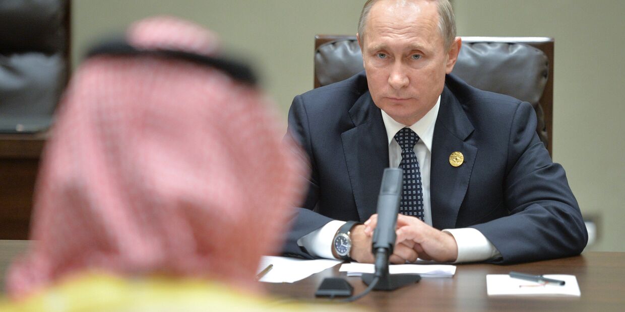 Президент РФ Владимир Путин и заместитель наследного принца королевства Саудовская Аравия и министр обороны Мухаммад бин Салман Аль Сауд