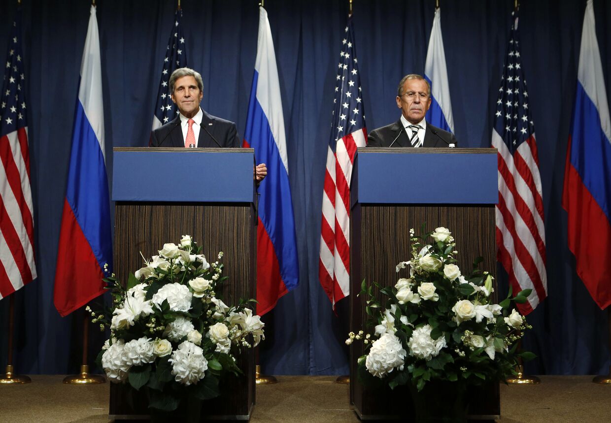 Глава МИД РФ Сергей Лавров и госсекретарь США Джон Керри на переговорах по урегулированию сирийского кризиса Женеве, Швейцария