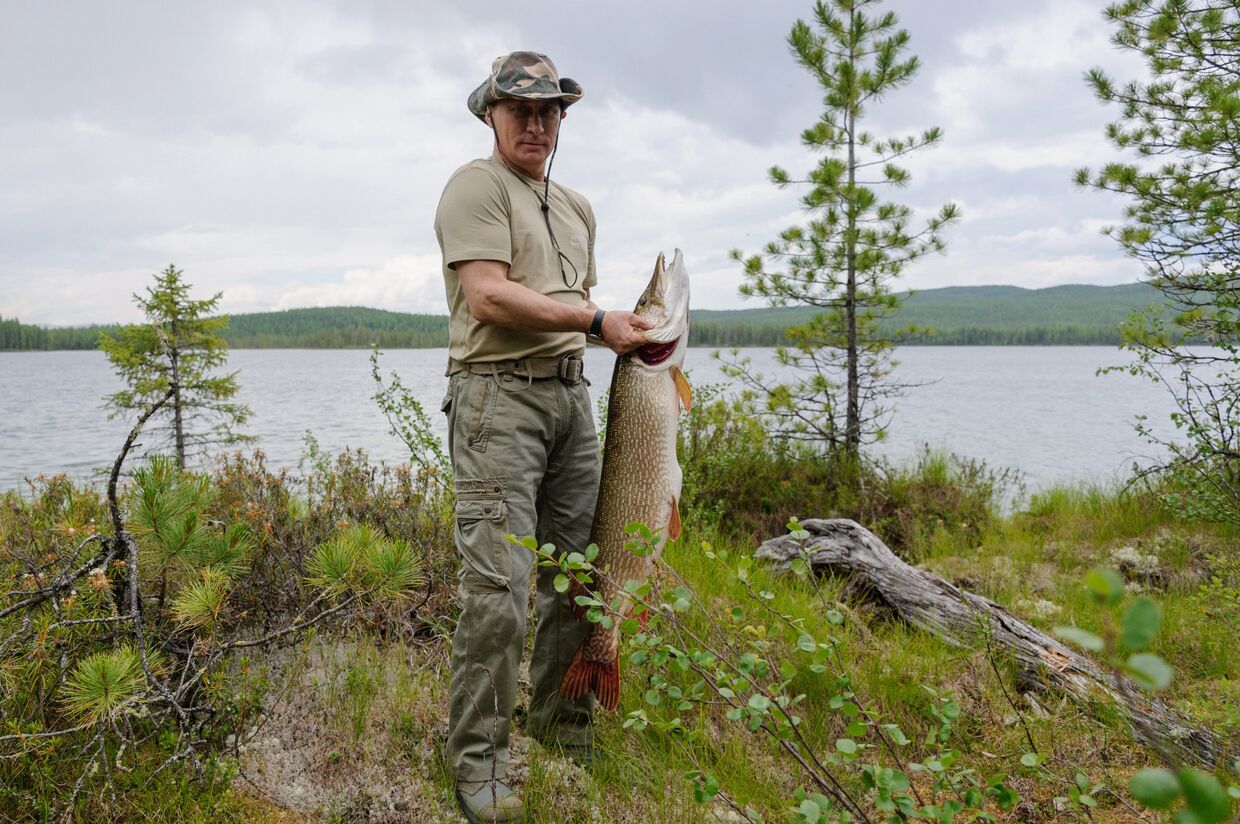 Президент России Владимир Путин во время рыбалки в Красноярском крае