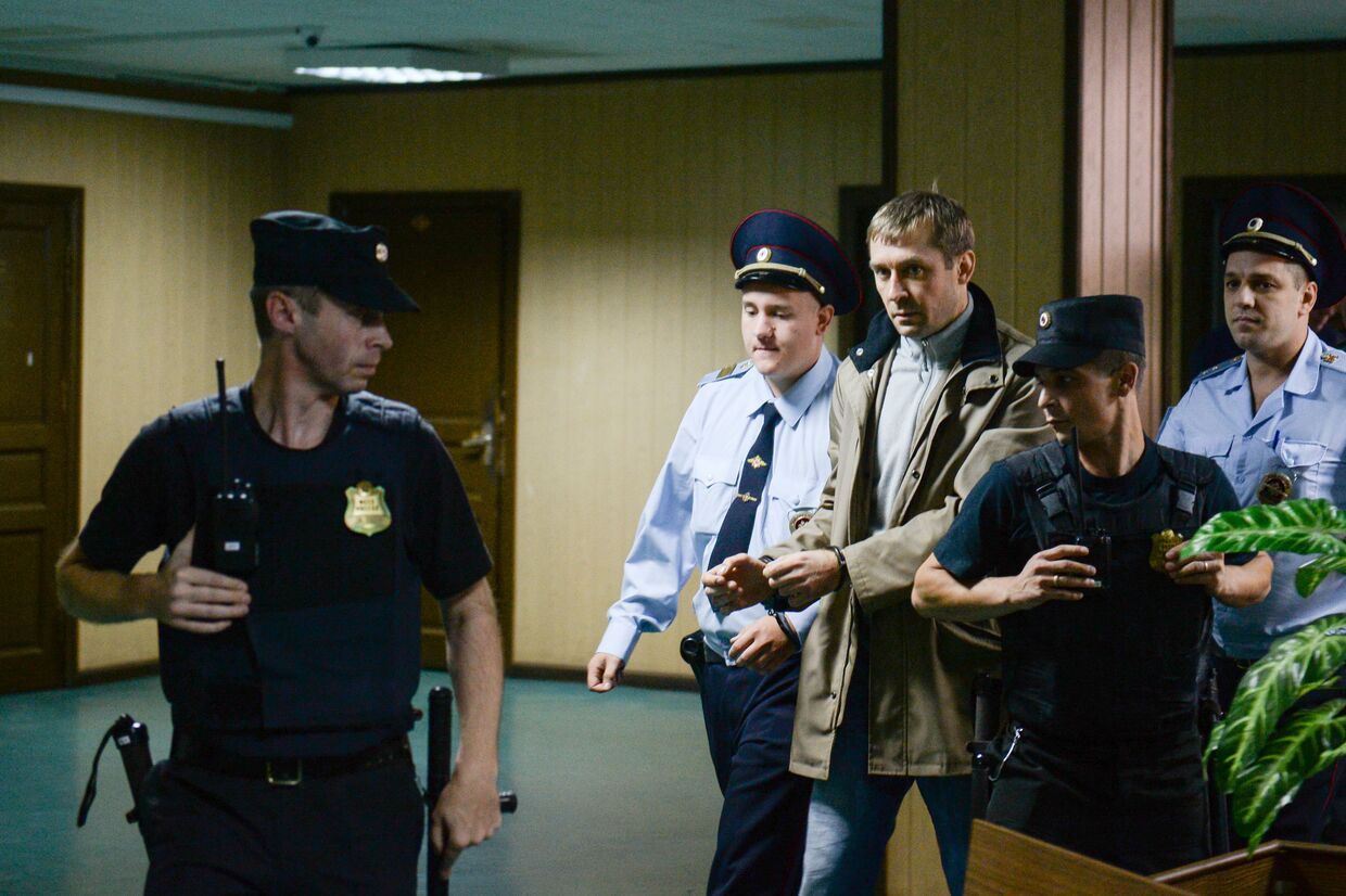 В Пресненском суде Москвы рассматривается ходатайство следствия об аресте Дмитрия Захарченко