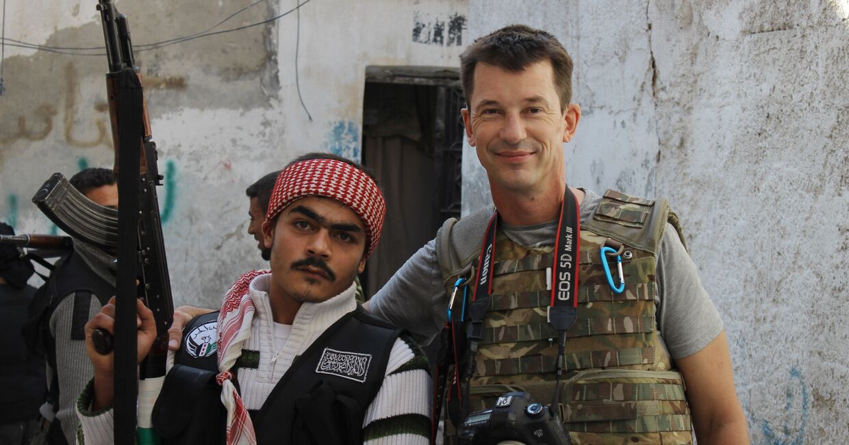 Британский военный фотожурналист Джон Кэнтли в Алеппо