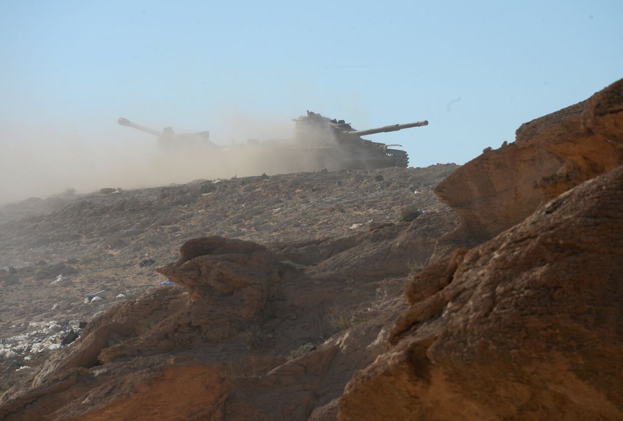 На позициях правительственной армии Сирии в 7 км к западу от города Пальмира в Сирии