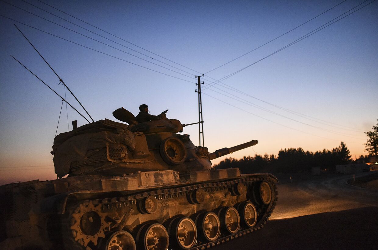 Турецкий танк на сирийско-турецкой границе.