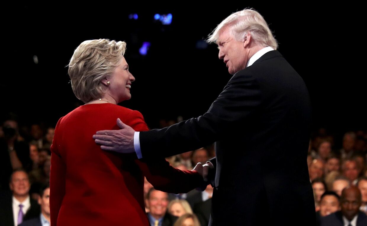 Кандидаты в президенты США Хиллари Клинтон и Дональд Трамп на дебатах. 27 сентября 2016 год