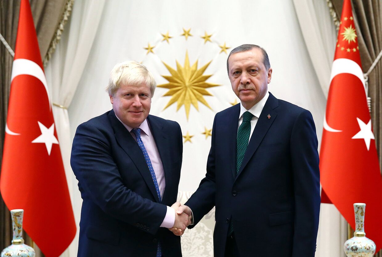 Президент Турции Реджеп Тайип Эрдоган и министр иностранных дел Великобритании Борис Джонсон