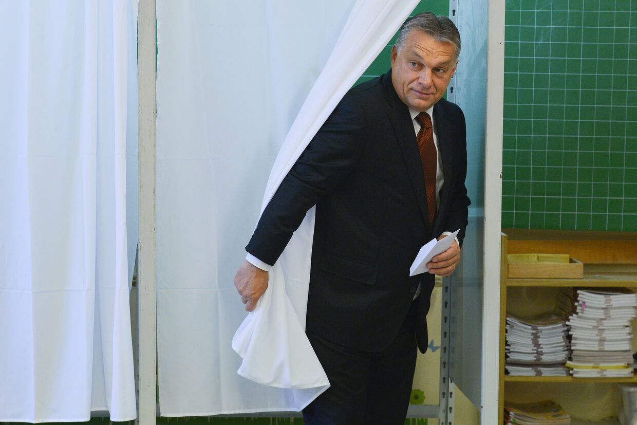 Премьер-министр Венгрии Виктор Орбан во время референдума в Венгрии по вопросу о квотах на беженцев