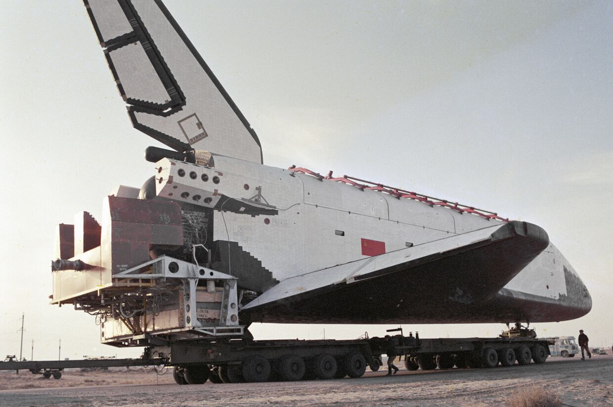 Орбитальный корабль многоразового использования «Буран» готовится к испытательному пуску