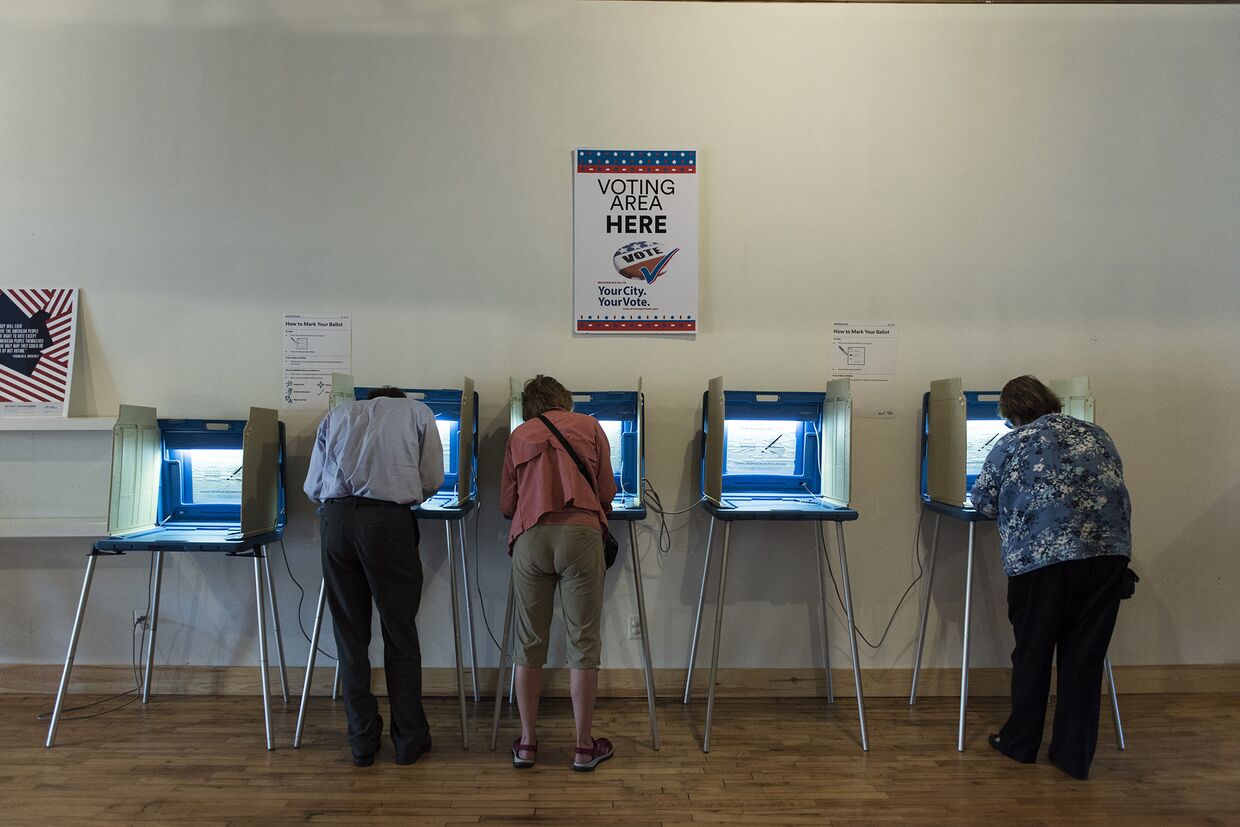 В центре раннего голосования в Миннеаполисе, штат Миннесота