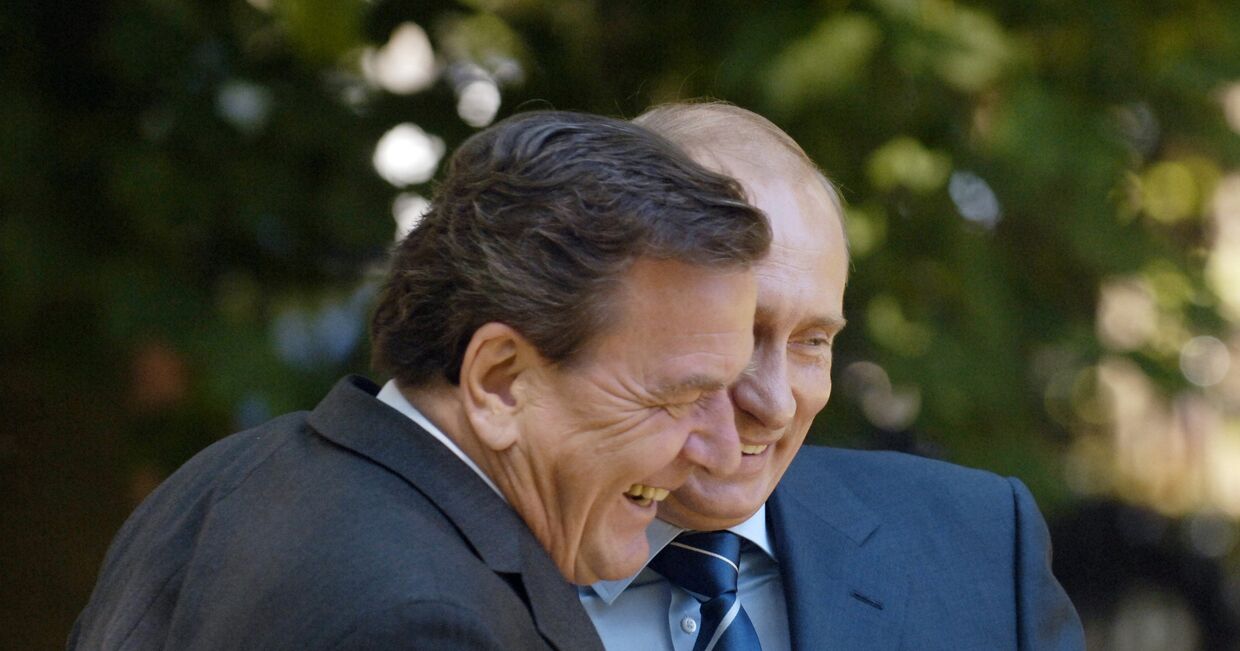 Шредер и Путин во время встречи в Светлогорске