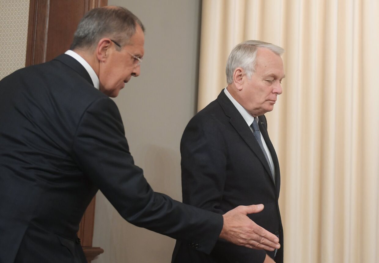 Министр иностранных дел РФ Сергей Лавров и министр иностранных дел и международного развития Франции Жан-Марк Эйро