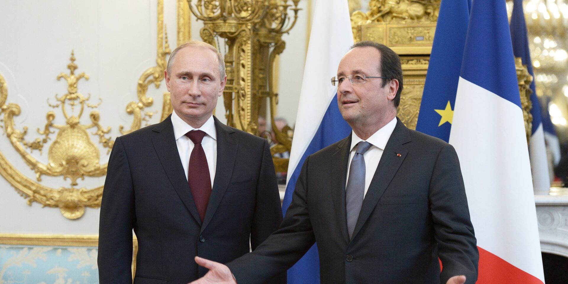 Президент России Владимир Путин и президент Франции Франсуа Олланд во время встречи в Елисейском дворце в Париже - ИноСМИ, 1920, 12.06.2024