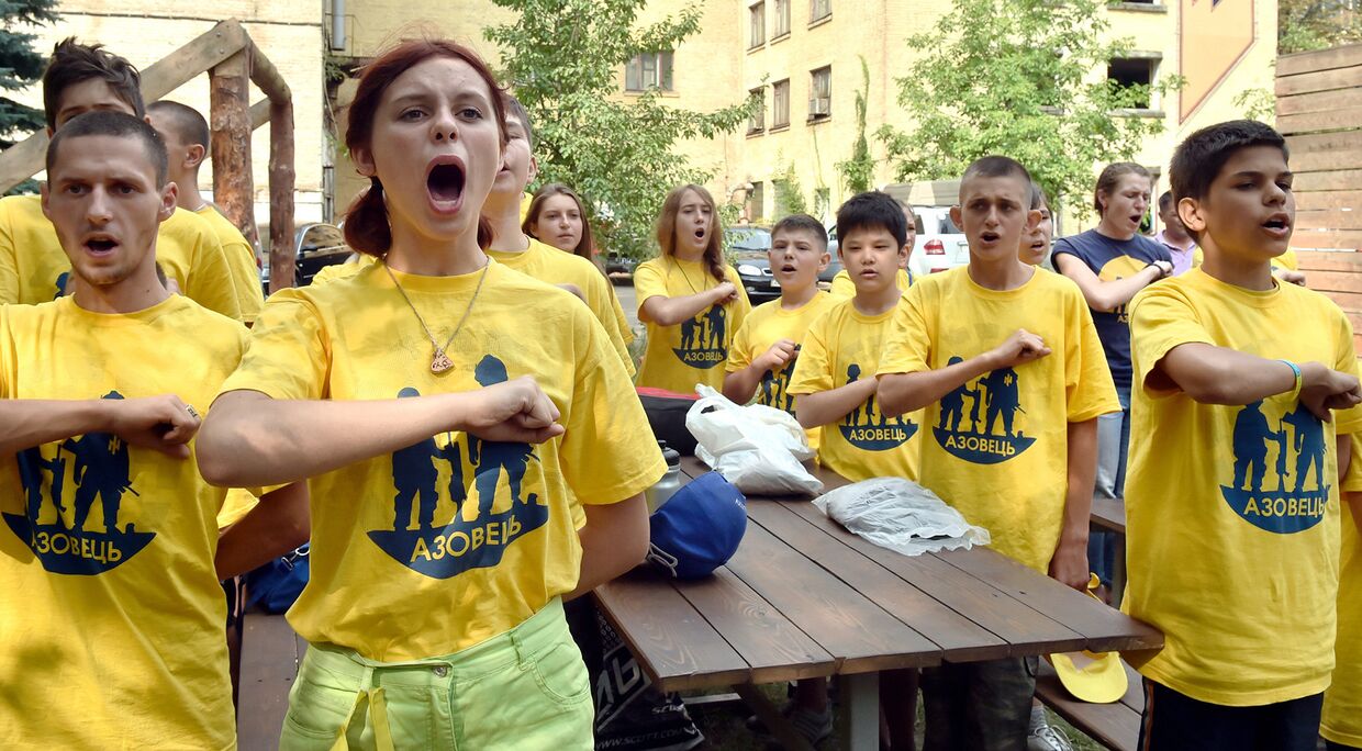 Полосы препятствий и «Калашниковы»: «летние лагеря» для украинских детей |  07.10.2022, ИноСМИ