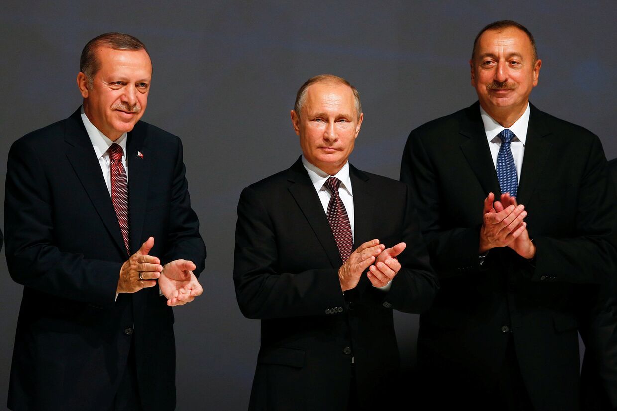 Президент России Владимир Путин, президент Турции Раджеп Тайип Эрдоган и президент Азербайджана Ильхам Алиев