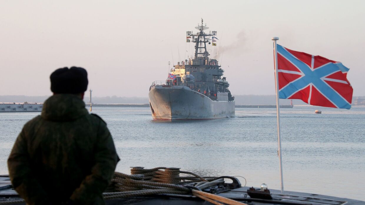 Большой десантный корабль (БДК) «Калининград» в военной гавани Балтийска