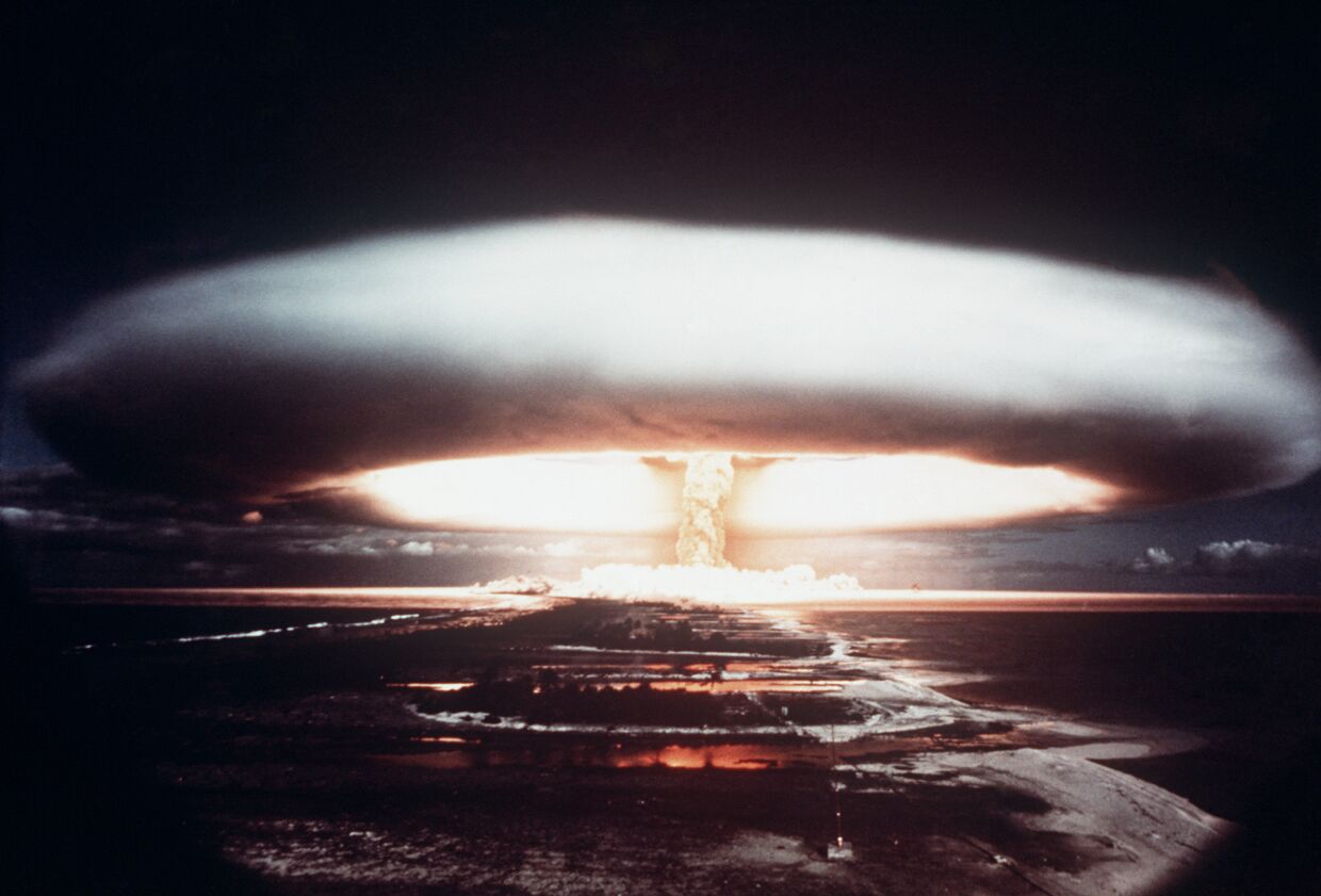 Испытания ядерного оружия на атолле Муророа. 1971
