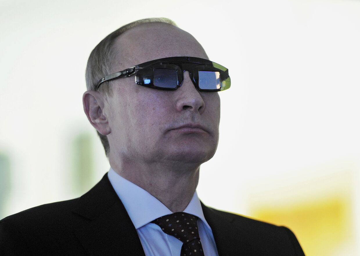 Президент России Владимир Путин во время посещения Национального минерально-сырьевого университета Горный