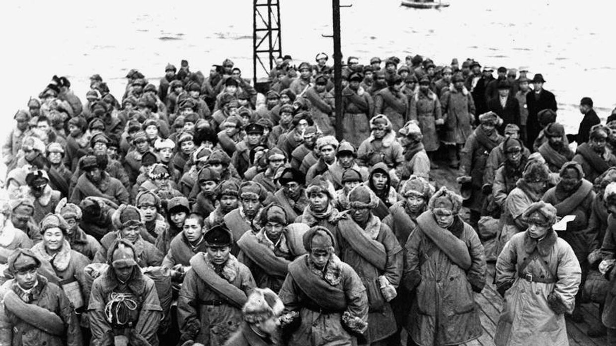 Интернированные японские солдаты возвращаются из Сибири. Майдзуро, Киото, 1946 год