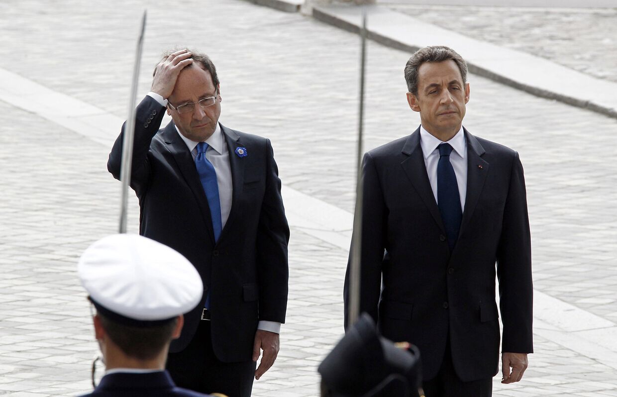 Уходящий президент Франции Николя Саркози и недавно избранный президент Франсуа Олланд