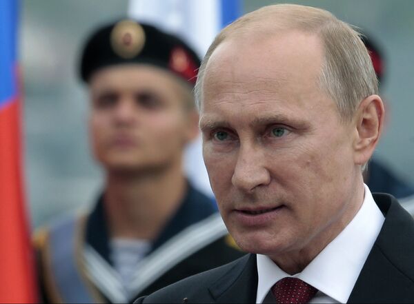 Владимир Путин на военном параде в честь Дня Победы в Севастополе Владимир Путин на военном параде в честь Дня Победы в Севастополе