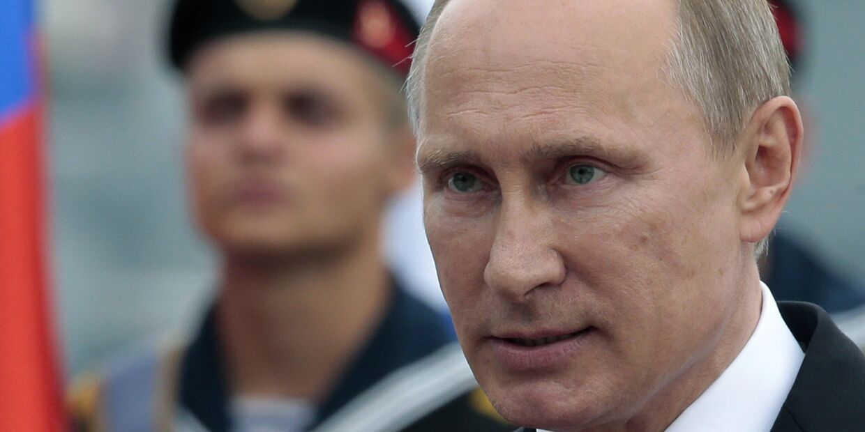 Владимир Путин на военном параде в честь Дня Победы в Севастополе Владимир Путин на военном параде в честь Дня Победы в Севастополе