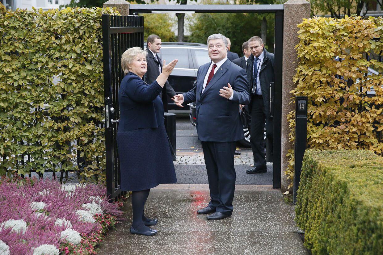Премьер-министр Норвегии Эрны Солберг и президент Украины Петр Порошенко