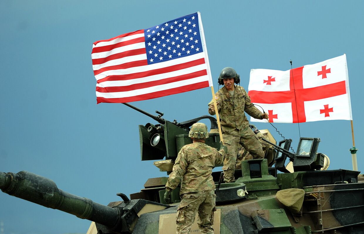 Американские военнослужащие во время американо-грузинских совместных военных учений Noble Partner