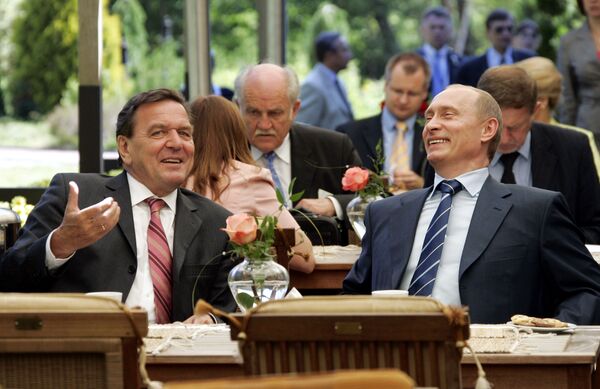 Федеральный канцлер ФРГ Герхард Шредер и президент России Владимир Путин Федеральный канцлер ФРГ Герхард Шредер и президент России Владимир Путин