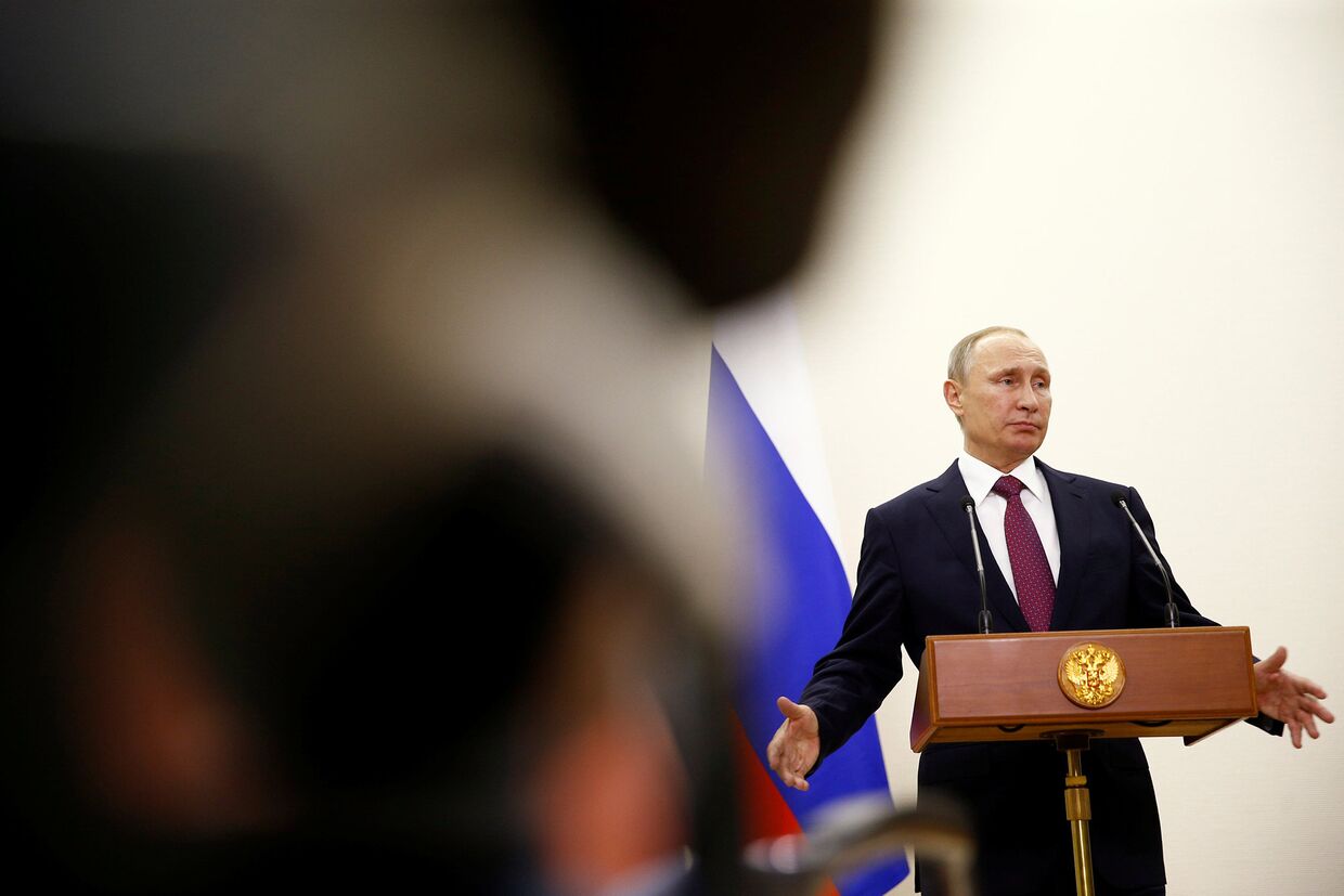 Президент России Владимир Путин на пресс-конференции