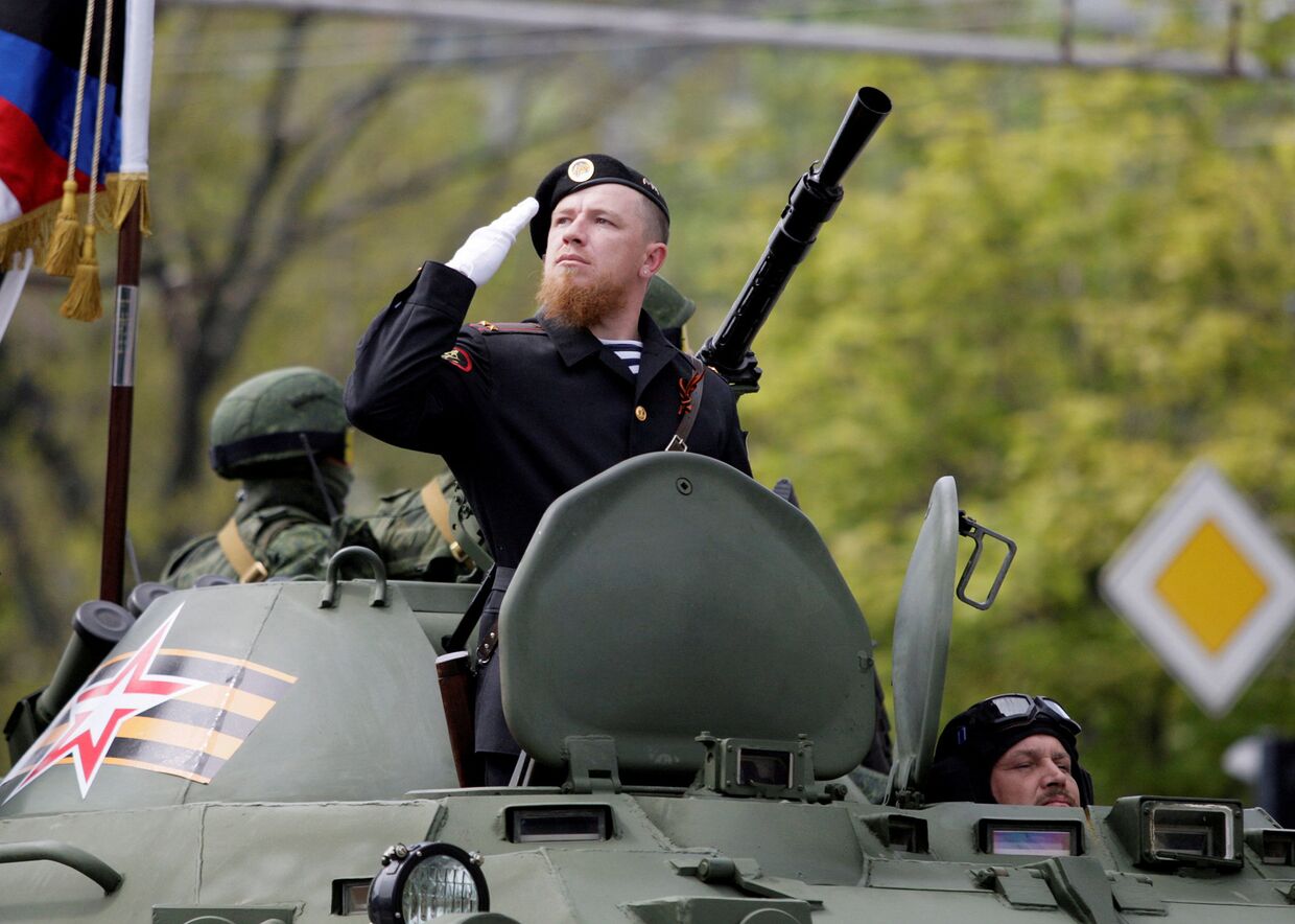 Арсений Павлов во время парада в честь Дня Победы в Донецке