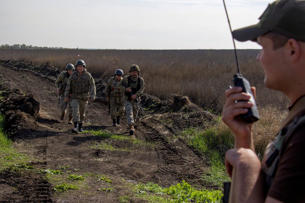 Украинские военнослужащие в селе Богдановка в Донецкой области