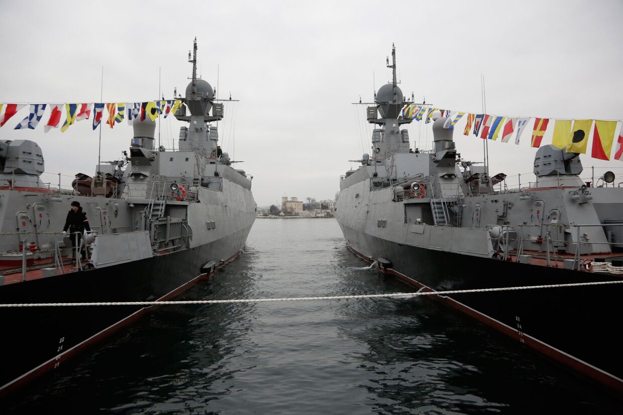 Новые малые ракетные корабли «Зеленый Дол» и «Серпухов», снабженные универсальным ракетным комплексом «Калибр-НК»