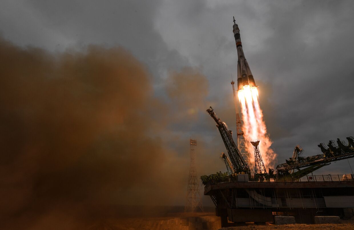 Пуск ракеты-носителя «Союз-ФГ» с транспортным пилотируемым кораблем «Союз МС-02» с космодрома «Байконур»