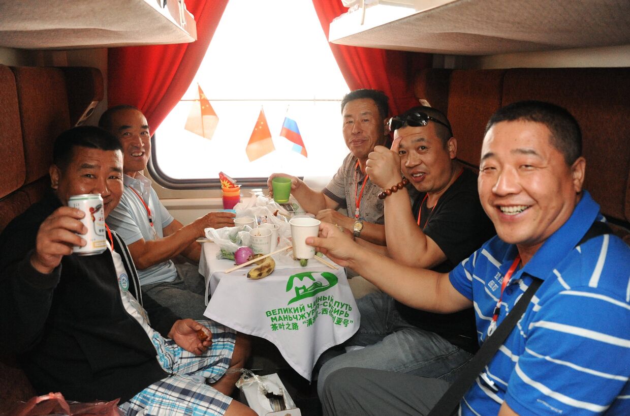 Пассажиры туристического поезда «Великий Чайный путь Маньчжурия - Сибирь»