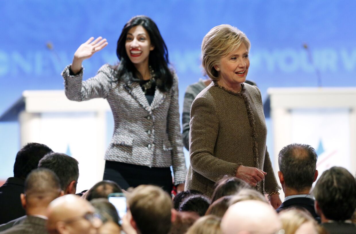Кандидат в президенты США от Демократической партии Хиллари Клинтон и ее помощница Хума Абедин
