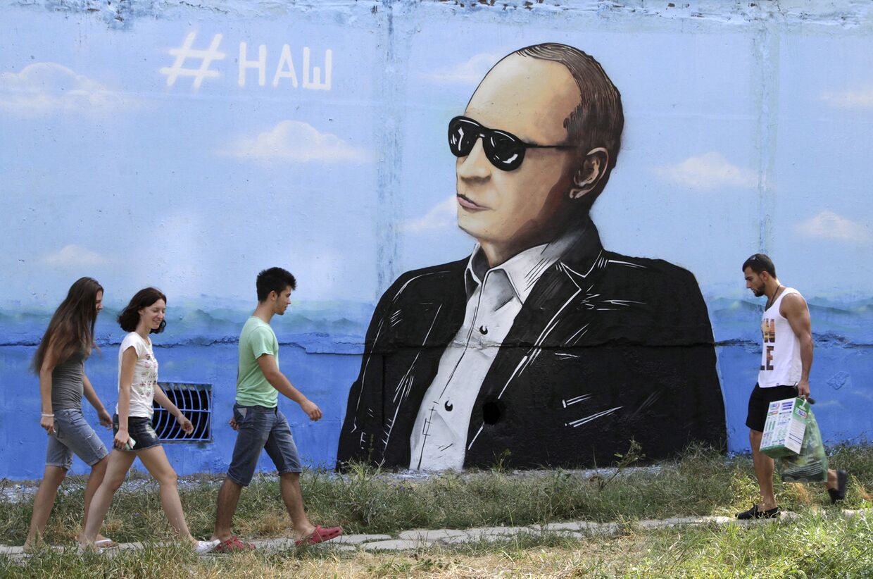 Граффити с изображением Владимира Путина в Севастополе