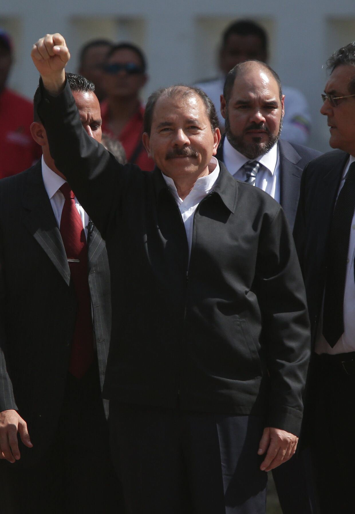 Президент Никарагуа Даниэль Ортега (в центре)