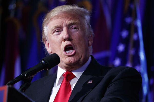 Дональд Трамп во время выступления в Нью-Йорке Дональд Трамп во время выступления в Нью-Йорке