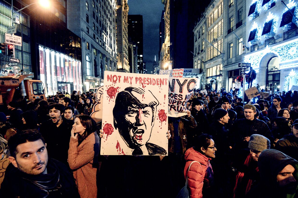 Акция протеста против избрания Дональда Трампа президентом США в Нью-Йорке