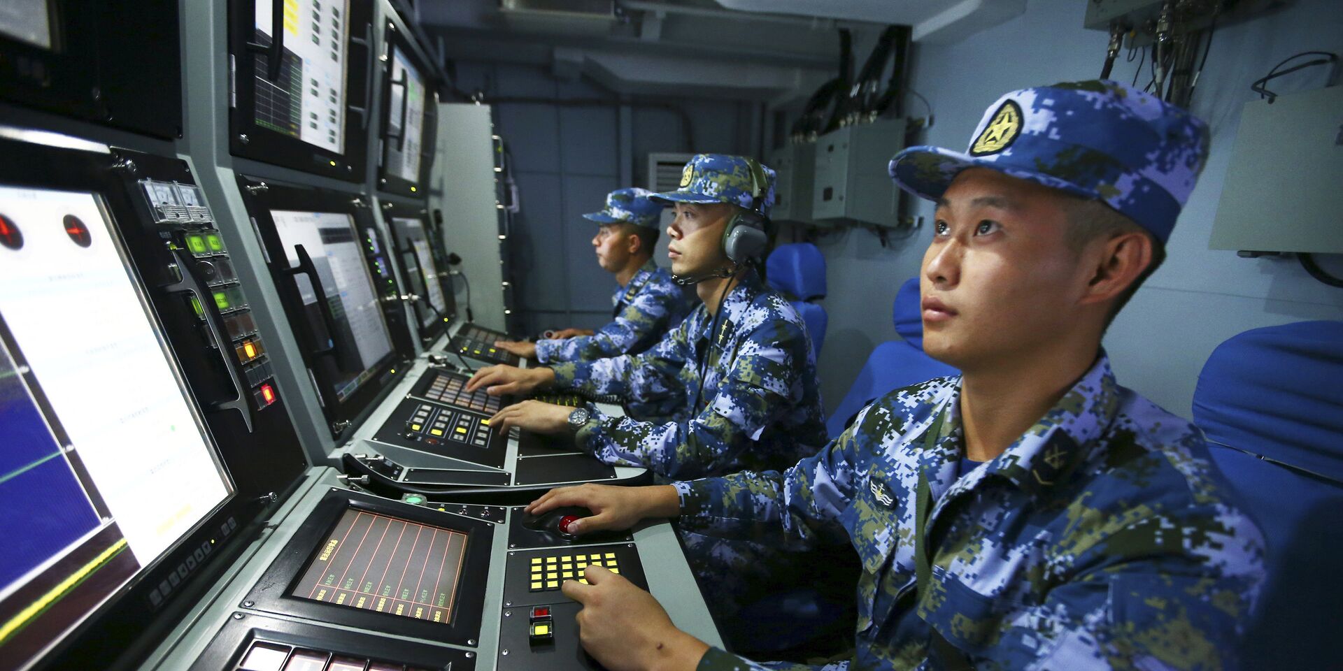 Поиск китайских ВМС на борту ракетного эсминца Хэфэй во время военных учений в водах близ острова Хайнань в Южно-Китайском море - ИноСМИ, 1920, 08.03.2022