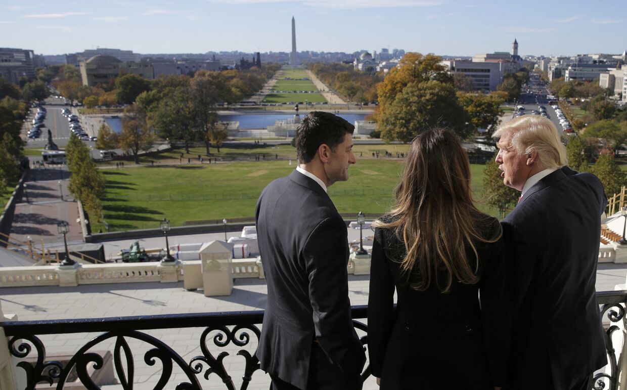 Избранный президент США Дональд Трамп и Мелания Трамп на Капитолийском холме в Вашингтоне
