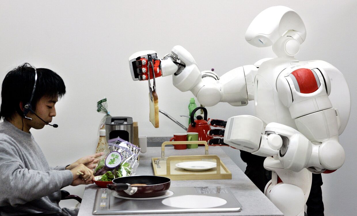 Робот-гуманоид в университете Васэда готовит салат