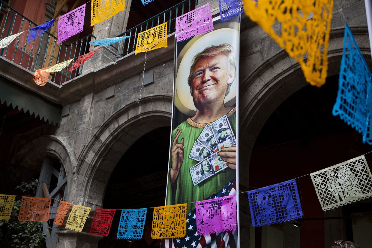 Баннер с карикатурой на Дональда Трампа в Мексике