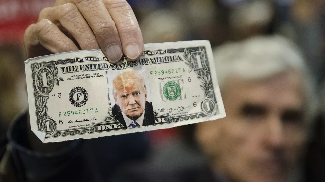 Однодолларовая купюра с изображением Дональда Трампа
